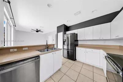 2019 SE 13th St, Homestead, FL 33035 - Photo 5