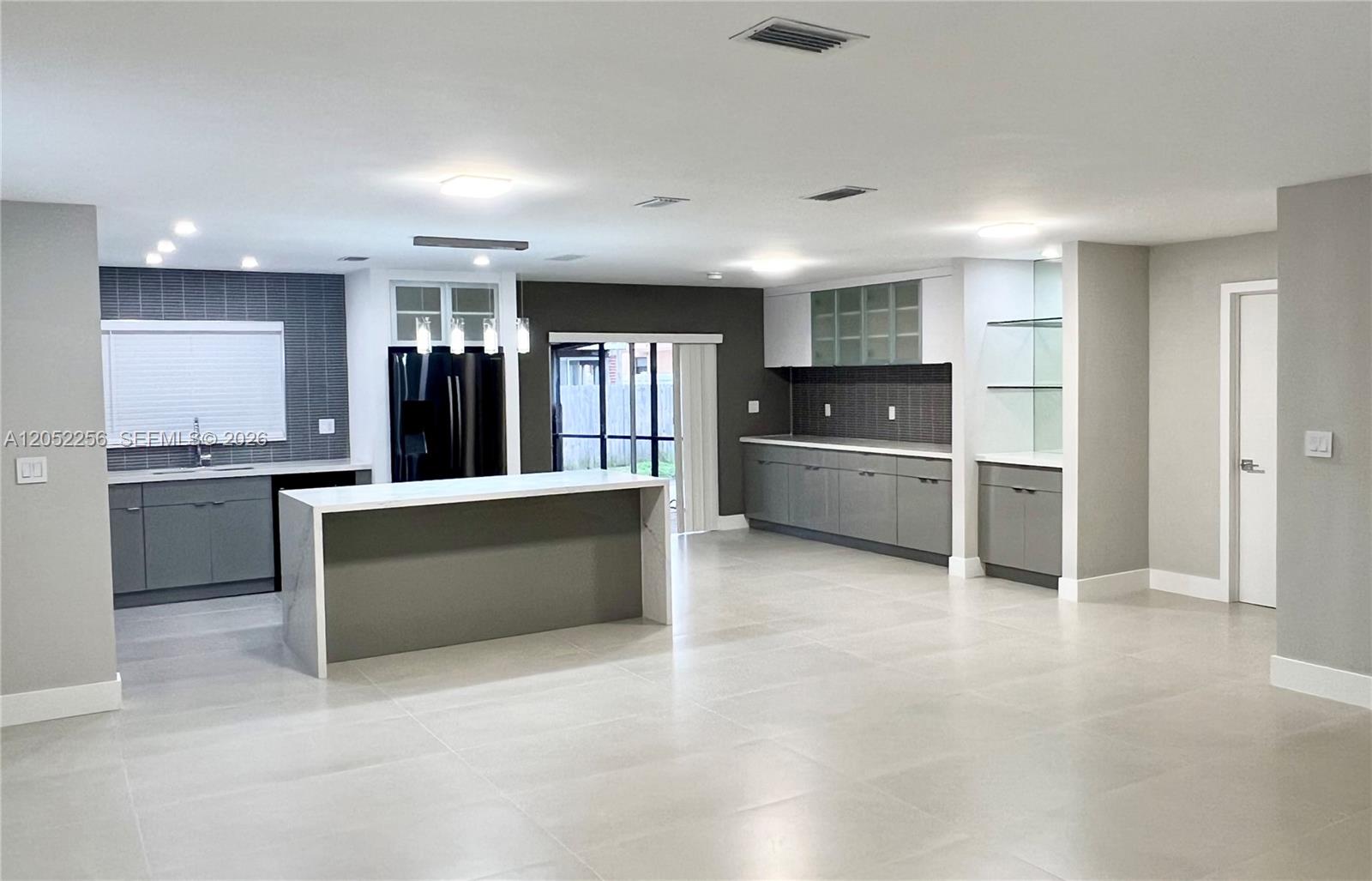 240 SE 7th St main architectural view