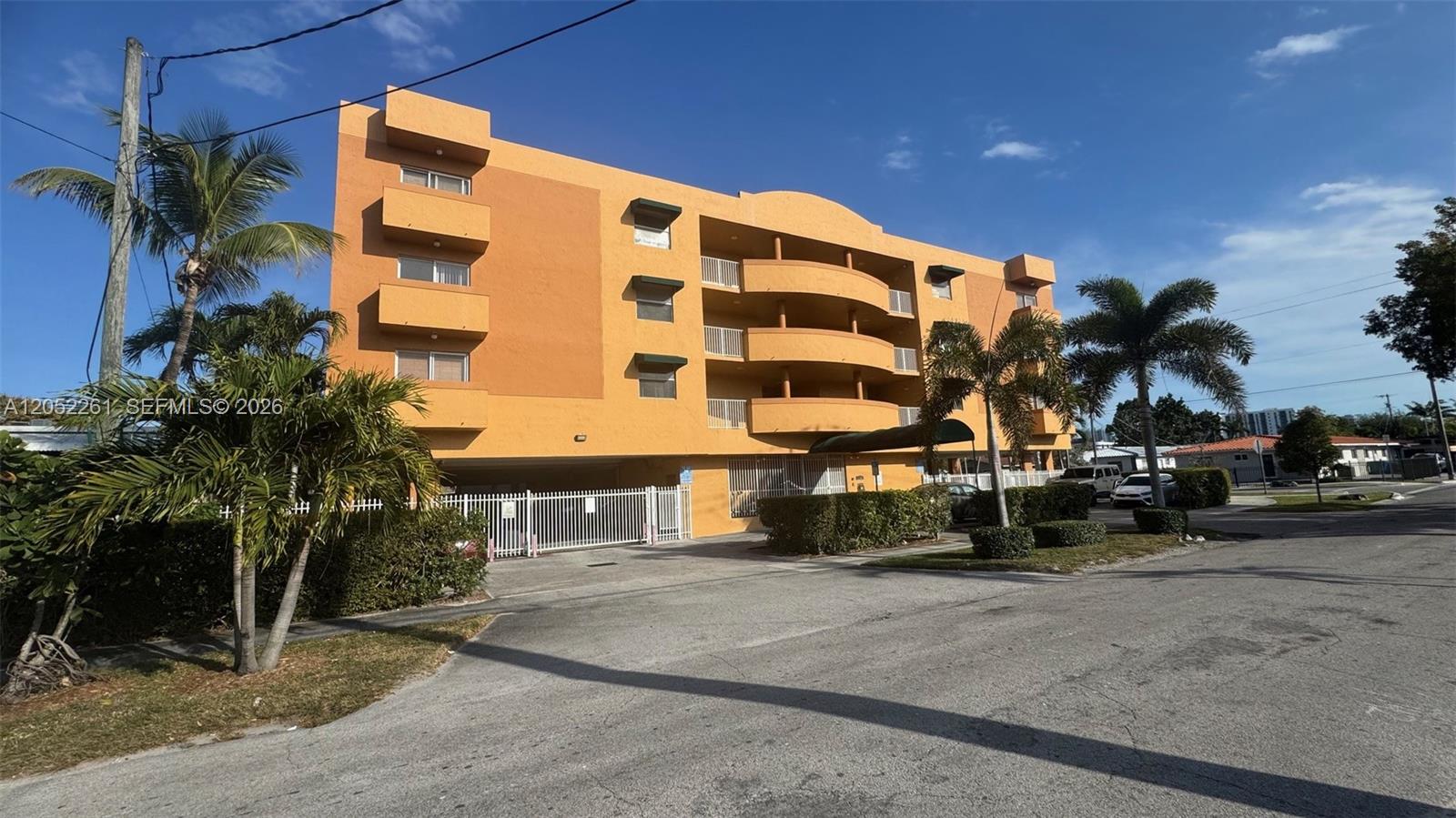2441 SW 31st Ave #303 main architectural view
