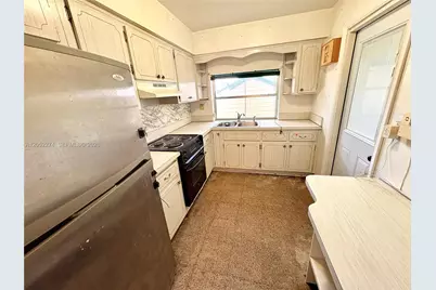 8220 NW 15th St, Pembroke Pines, FL 33024 - Photo 5