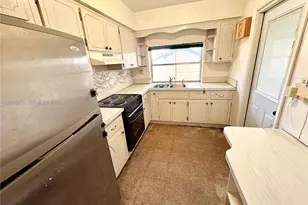 8220 NW 15th St, Pembroke Pines, FL 33024 - Photo 5