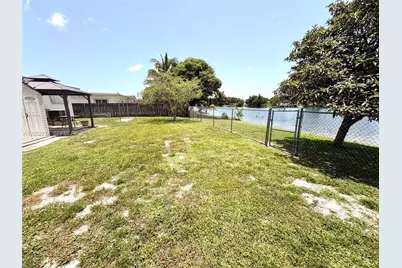 8220 NW 15th St, Pembroke Pines, FL 33024 - Photo 7