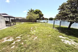 8220 NW 15th St, Pembroke Pines, FL 33024 - Photo 7