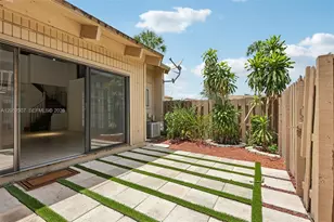 2112 SW 81st Way, Davie, FL 33324 - Photo 3