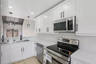 2112 SW 81st Way, Davie, FL 33324 - Photo 5