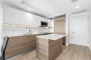 121 NE 34th St, Miami, FL 33137 - Photo 9