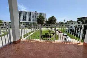 1631 NE 114th St, Miami, FL 33181 - Photo 15