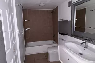 600 NE 36th St, Miami, FL 33137 - Photo 9