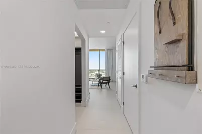 159 NE 6th St #5103, Miami, FL 33132 - Photo 3