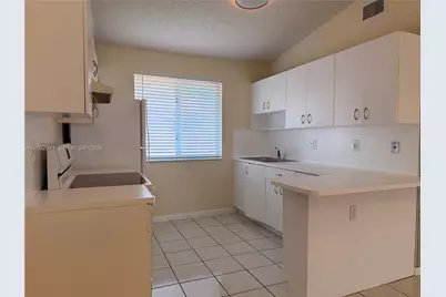 8019 Lake Dr #202, Doral, FL 33166 - Photo 7