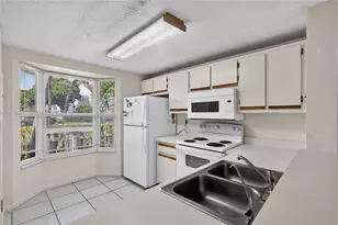 2561 NE 15th St, Pompano Beach, FL 33062 - Photo 11