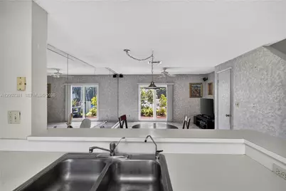 2561 NE 15th St, Pompano Beach, FL 33062 - Photo 9