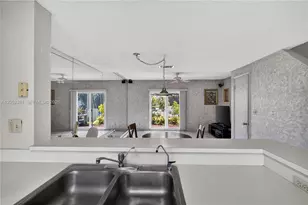 2561 NE 15th St, Pompano Beach, FL 33062 - Photo 9