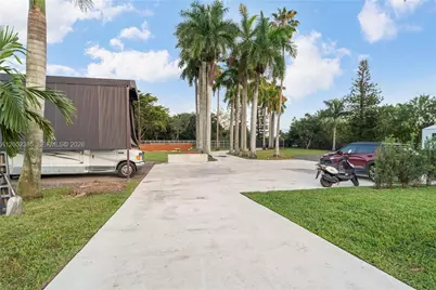 35220 SW 213th Ave, Homestead, FL 33034 - Photo 9