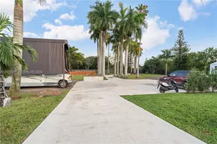 35220 SW 213th Ave, Homestead, FL 33034 - Photo 9
