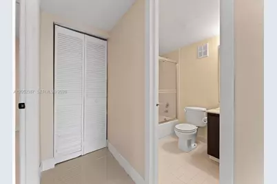 430 Commodore Dr #310, Plantation, FL 33325 - Photo 15