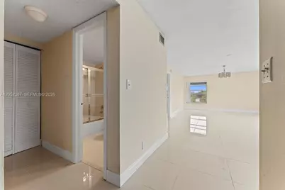 430 Commodore Dr #310, Plantation, FL 33325 - Photo 7