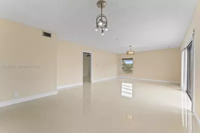 430 Commodore Dr #310, Plantation, FL 33325 - Photo 9