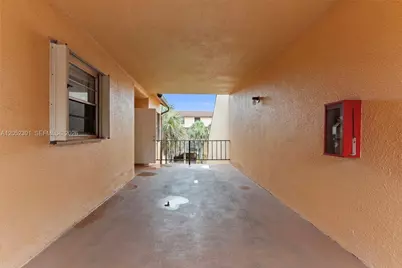 430 Commodore Dr #310, Plantation, FL 33325 - Photo 5
