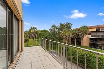 430 Commodore Dr #310, Plantation, FL 33325 - Photo 13