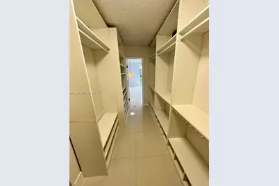 1000 Quayside Ter #805, Miami, FL 33138 - Photo 17