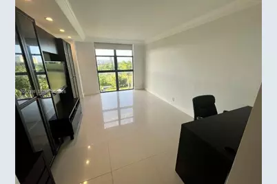 1000 Quayside Ter #805, Miami, FL 33138 - Photo 9