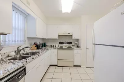 2333 Indian River Blvd #306, Vero Beach, FL 32960 - Photo 5