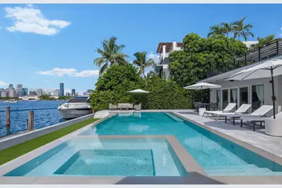 1300 S Venetian Way, Miami, FL 33139 - Photo 9