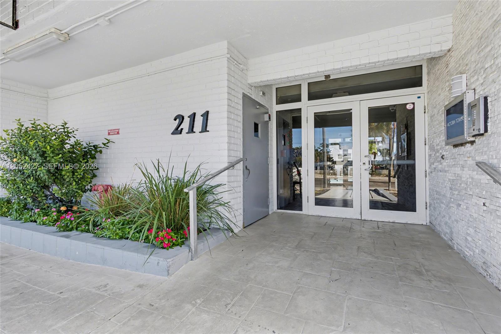 211 S Ocean Dr #205 main architectural view