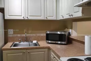 9477 SW 76th St, Miami, FL 33173 - Photo 11