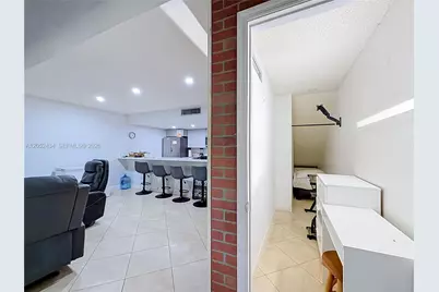 1110 W Fairway Rd, Pembroke Pines, FL 33026 - Photo 37