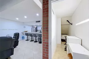 1110 W Fairway Rd, Pembroke Pines, FL 33026 - Photo 37