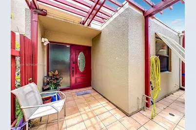 1110 W Fairway Rd, Pembroke Pines, FL 33026 - Photo 9
