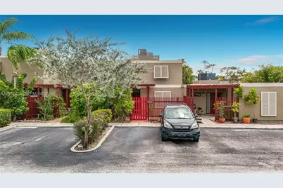 1110 W Fairway Rd, Pembroke Pines, FL 33026 - Photo 5