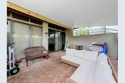 1110 W Fairway Rd, Pembroke Pines, FL 33026 - Photo 65