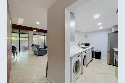 1110 W Fairway Rd, Pembroke Pines, FL 33026 - Photo 15