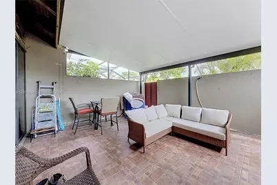 1110 W Fairway Rd, Pembroke Pines, FL 33026 - Photo 63