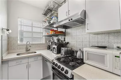 819 Meridian Ave #5, Miami Beach, FL 33139 - Photo 3