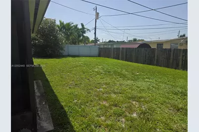 8035 NW 185th St #8035, Hialeah, FL 33015 - Photo 11
