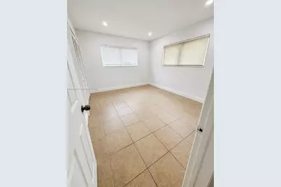1951 NE 167th St #1, North Miami Beach, FL 33162 - Photo 3