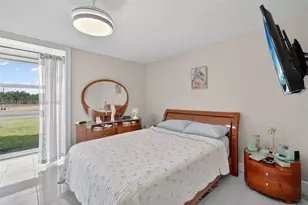 8851 Sunrise Lakes Blvd, Sunrise, FL 33322 - Photo 15