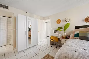 2555 Collins Ave, Miami Beach, FL 33140 - Photo 15