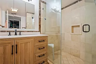 2555 Collins Ave, Miami Beach, FL 33140 - Photo 17
