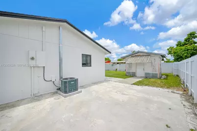 18670 SW 123rd Ct, Miami, FL 33177 - Photo 9