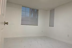 720 SW 111th Ave, Pembroke Pines, FL 33025 - Photo 3