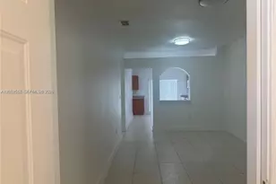 6912 NW 179th St, Hialeah, FL 33015 - Photo 9