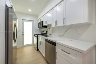 809 NE 17th Ave, Fort Lauderdale, FL 33304 - Photo 9