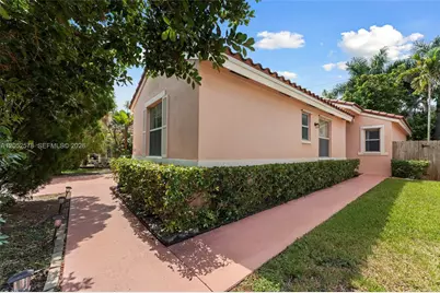 10232 SW 16th Ct, Pembroke Pines, FL 33025 - Photo 3