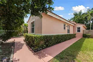 10232 SW 16th Ct, Pembroke Pines, FL 33025 - Photo 3