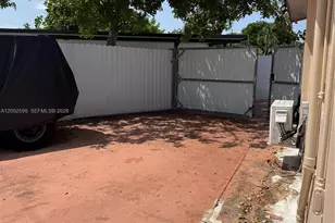 8240 NW 181st St, Hialeah, FL 33015 - Photo 21